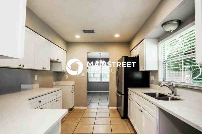 2902 Forest Cir - Photo 4 of 16