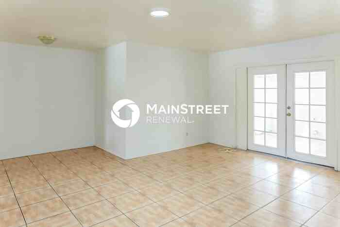 4721 E Polk St - Photo 3 of 15
