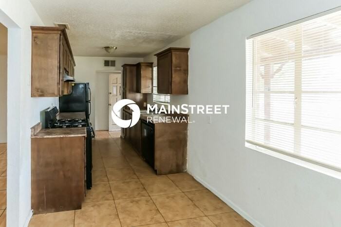 4721 E Polk St - Photo 5 of 15