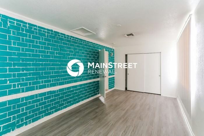 4721 E Polk St - Photo 7 of 15