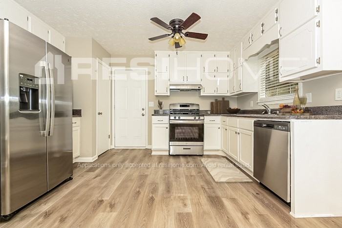 70 Homestead Pl - Photo 2 of 18