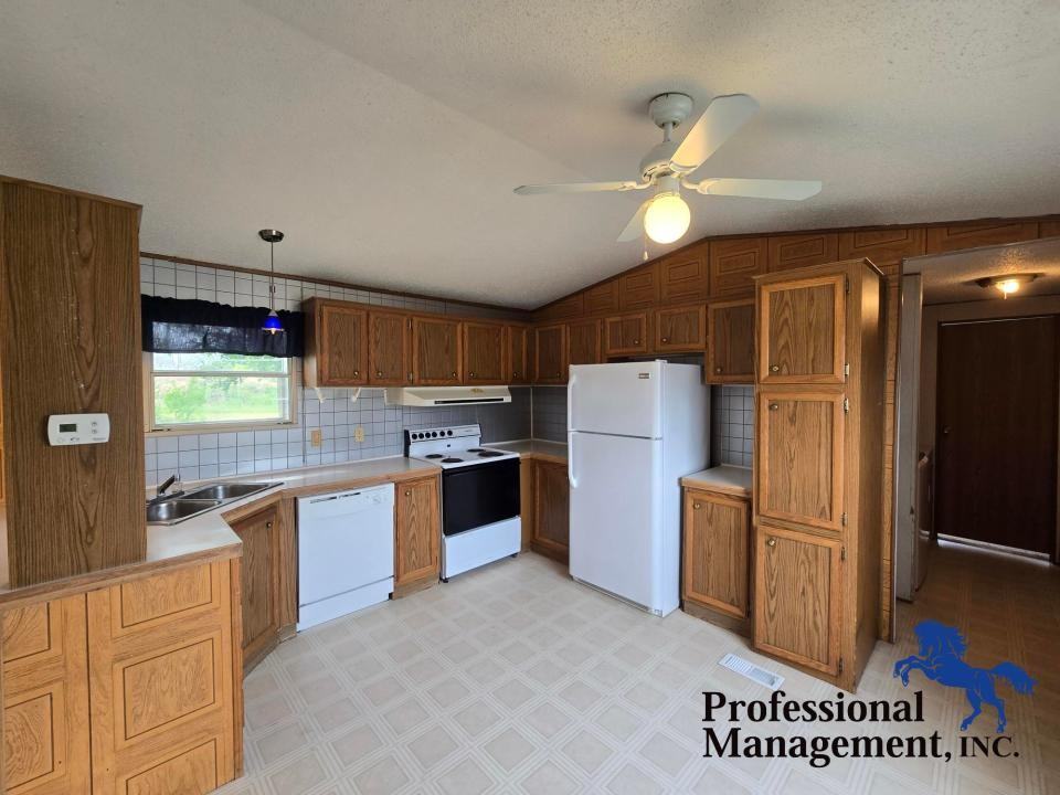 922 Yellowstone River Rd #D9 - Photo 4 of 9