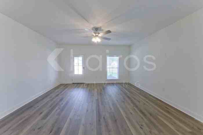 7936 Hendrick Dr - Photo 2 of 21
