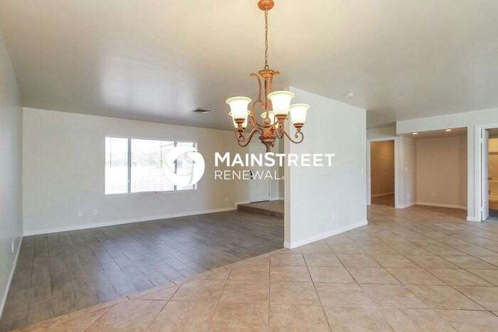 15607 N 60th Ave - Photo 4 of 16