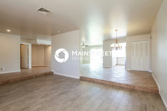 15607 N 60th Ave - Photo 5 of 16