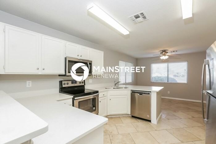 4614 N 86th Dr - Photo 7 of 16