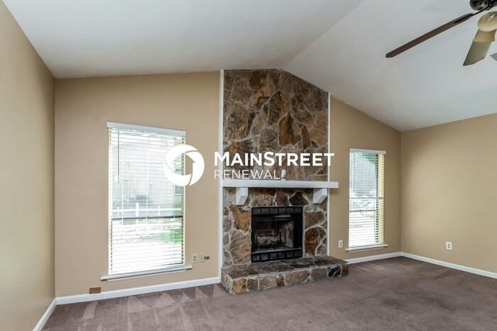 337 Windsor Walk Se - Photo 2 of 15