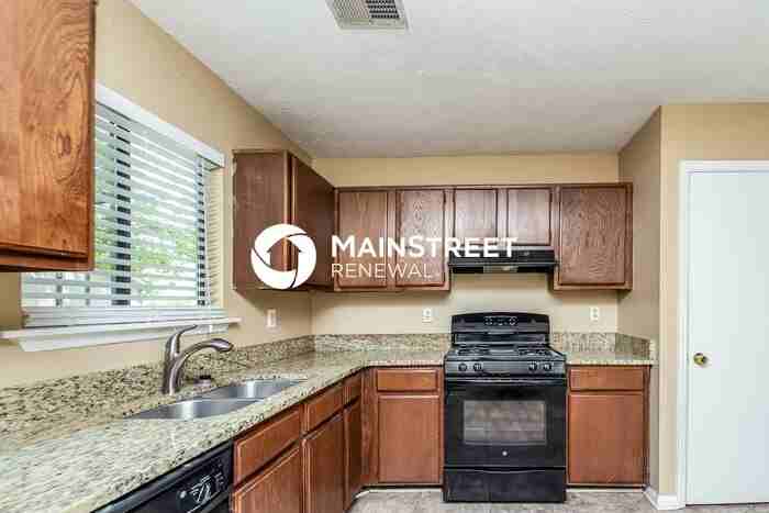 337 Windsor Walk Se - Photo 6 of 15