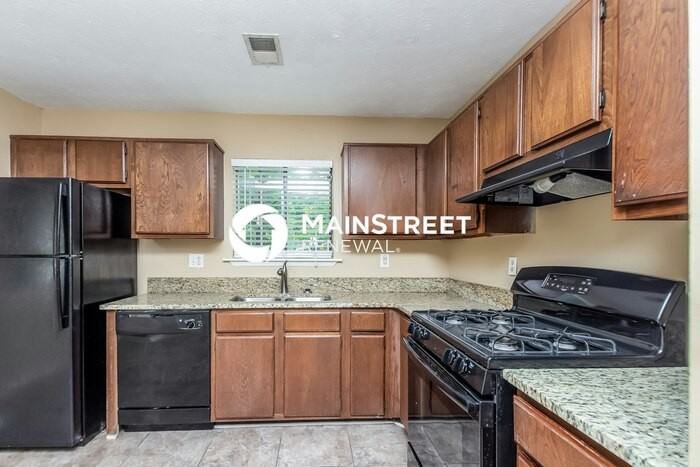 337 Windsor Walk Se - Photo 7 of 15