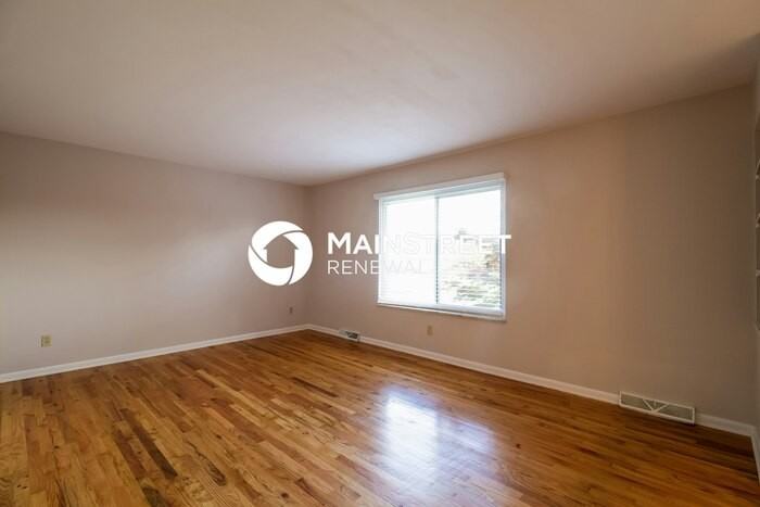 1848 Tamarack Cir N - Photo 6 of 17