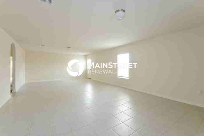 6206 Lakefront St - Photo 3 of 15