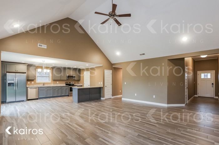 977 Garrett Ln - Photo 4 of 16