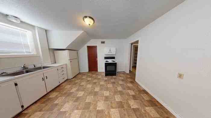 214 N 16th St #B - Photo 4 of 16