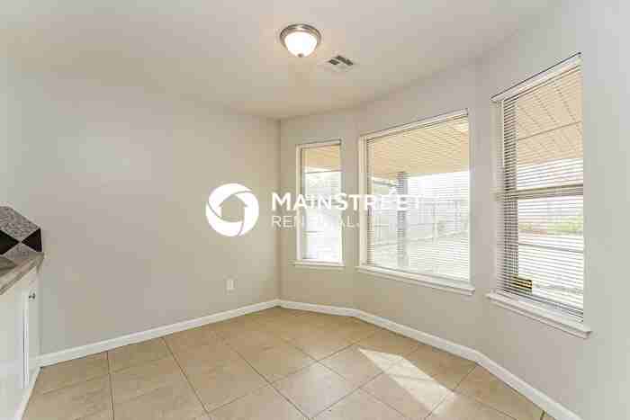 9721 Georgia Ave - Photo 5 of 16