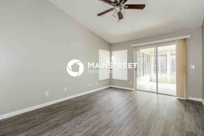 1123 Bloom Hill Ave - Photo 4 of 15