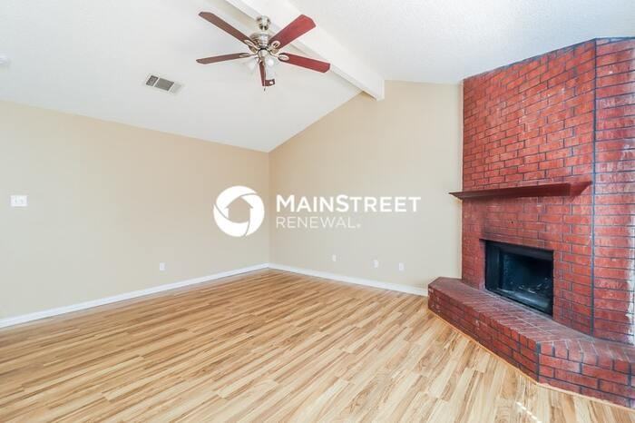 5715 Woodsetter Ct - Photo 3 of 15