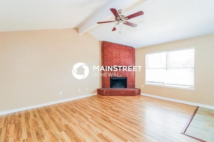 5715 Woodsetter Ct - Photo 4 of 15