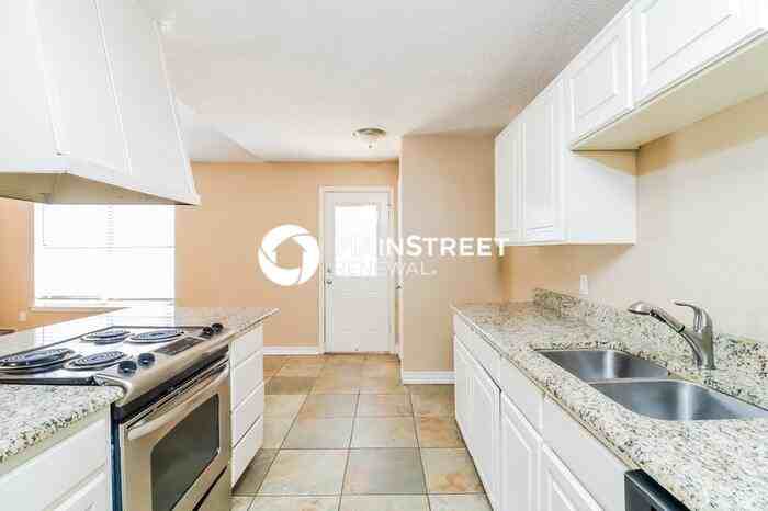 5715 Woodsetter Ct - Photo 7 of 15