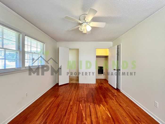 201 Redwood Ct - Photo 4 of 47