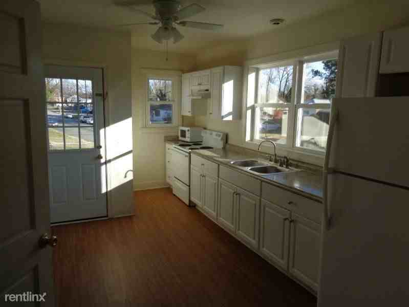 1021 Melville St #NA - Photo 2 of 3