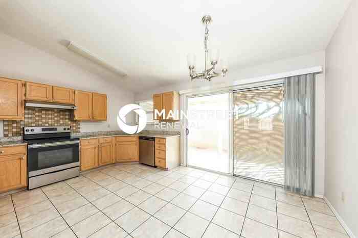 18437 N 8th Pl - Photo 6 of 17