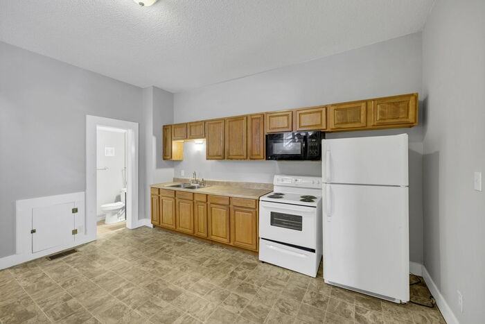 117 Church St - Photo 7 of 24