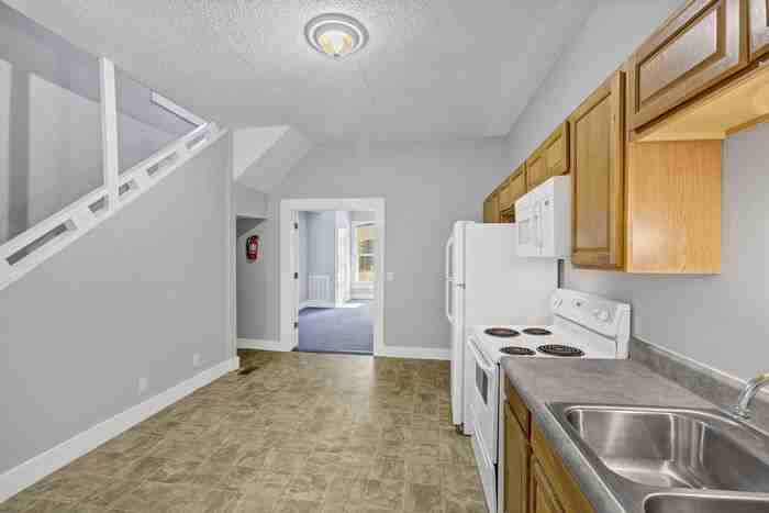 119 Church St - Photo 5 of 25