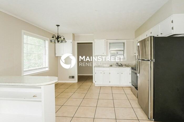 2812 Lake Park Rd - Photo 6 of 18