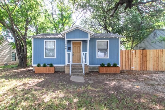 2506 N Elm St - Photo 2 of 14
