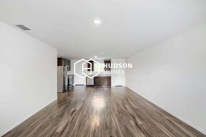 7839 Sandy St - Photo 4 of 14