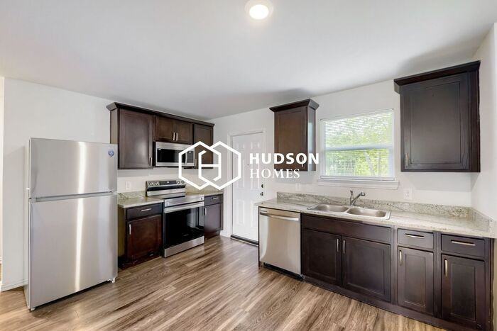 7839 Sandy St - Photo 5 of 14
