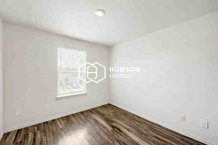 7839 Sandy St - Photo 6 of 14