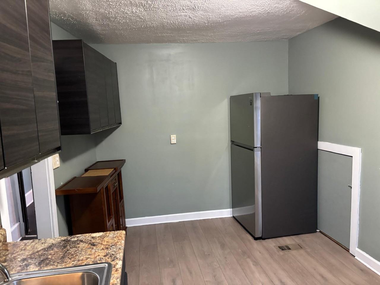 558 Franklin Blvd #2 - Photo 4 of 17