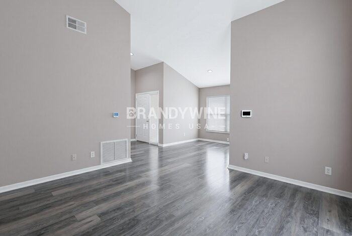 2406 S Lake Ave - Photo 5 of 21