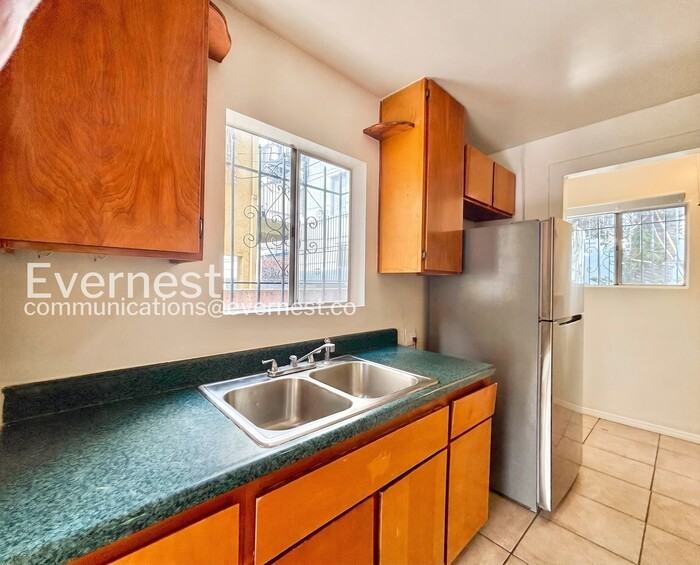 428 1/2 N Kingsley Dr - Photo 7 of 25