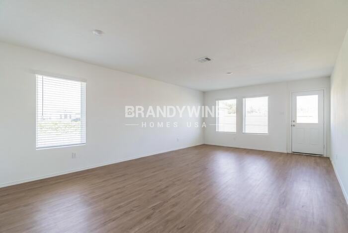 1432 Silver Oak Ln - Photo 4 of 29