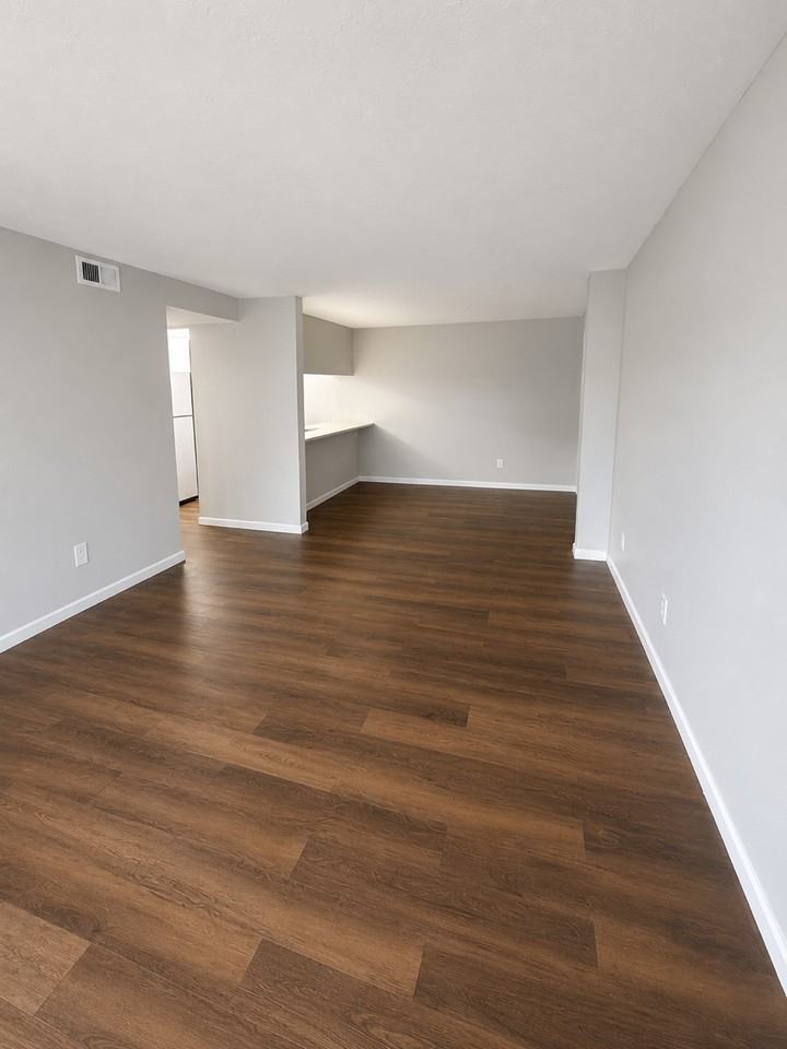 2845 Glenaire Dr #B - Photo 4 of 11