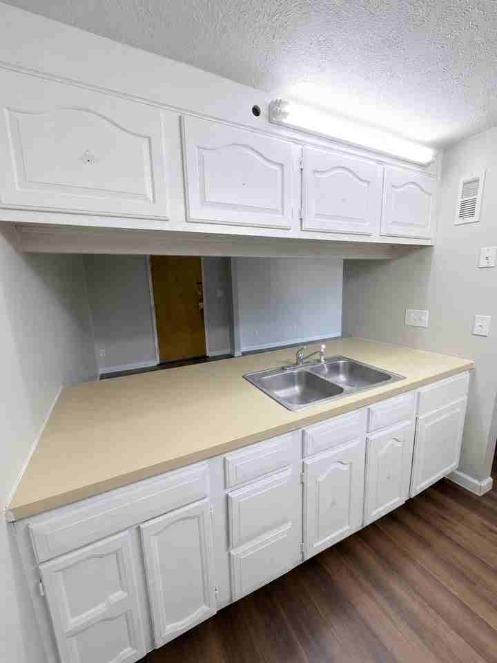 2845 Glenaire Dr #B - Photo 5 of 11