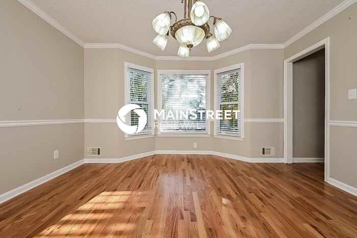 310 Lakefront Dr - Photo 3 of 17