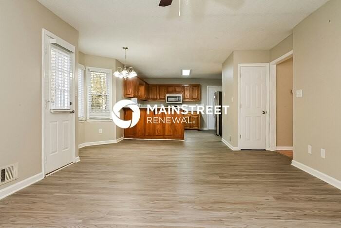 310 Lakefront Dr - Photo 4 of 17