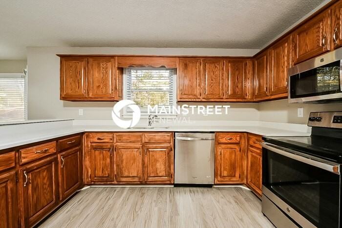 310 Lakefront Dr - Photo 5 of 17