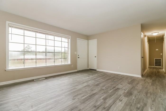 821 Hillside Dr - Photo 3 of 11