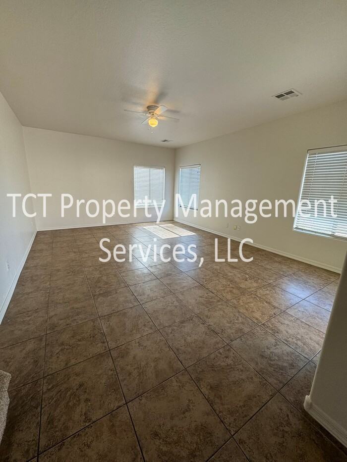 12128 W Tara Ln - Photo 2 of 17