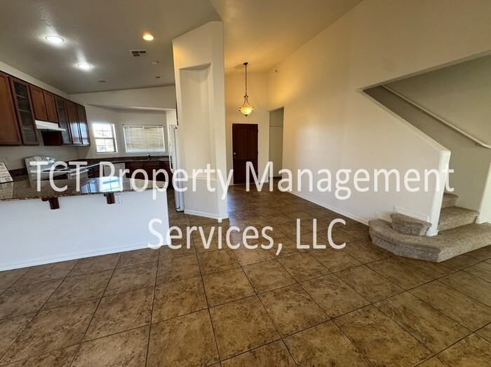 12128 W Tara Ln - Photo 3 of 17