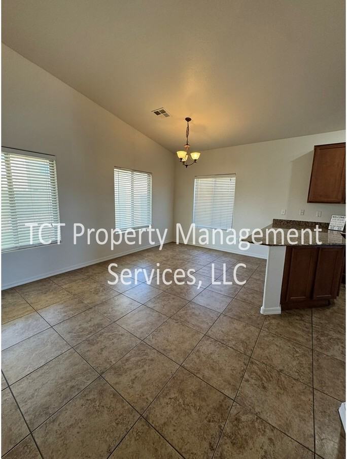 12128 W Tara Ln - Photo 6 of 17