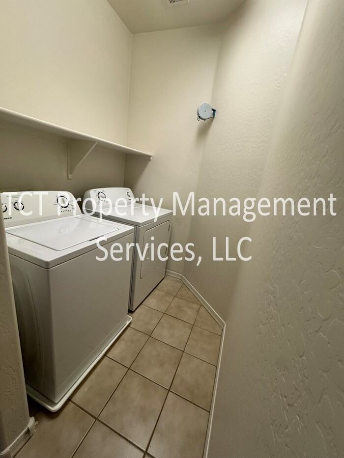 12128 W Tara Ln - Photo 7 of 17