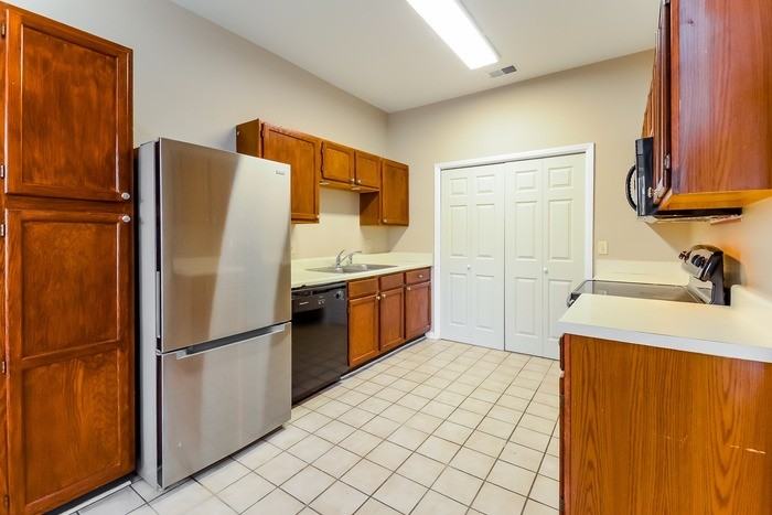 1205 Hillsboro Ln - Photo 6 of 13