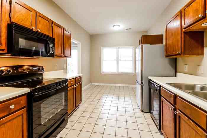 1205 Hillsboro Ln - Photo 7 of 13