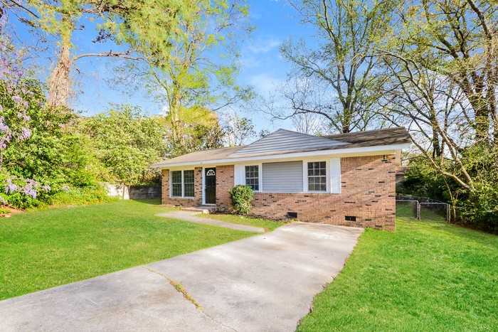 1033 Dawson Dr - Photo 3 of 11