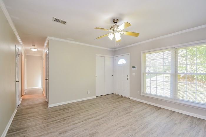 1033 Dawson Dr - Photo 4 of 11